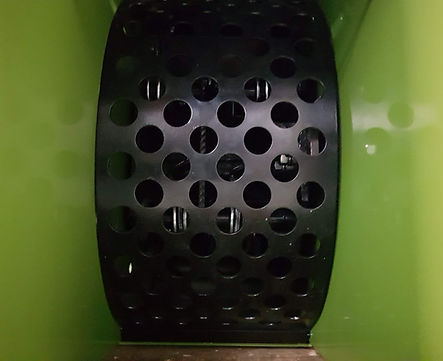 The screen on the Yardbeast 2050 chipper shredder is standard with a 7/8 inch hole screen size