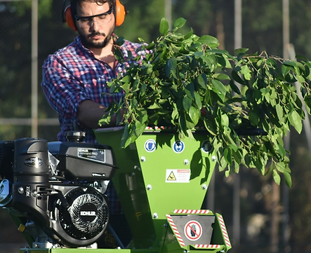 The top hopper on the Yardbeast 2050 is ideal for shredding leaves and twigs up to 5/8 inches