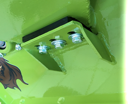 Adjustable heat treated anvil to optimize cutting performance of the chipper among various types of woods